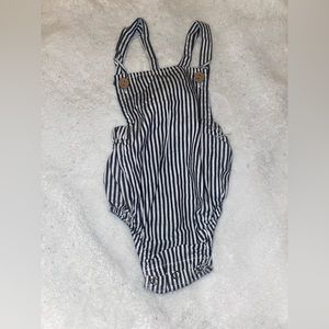 NEWBORN OUTFIT USED ONCE FOR NWB PICTURES!